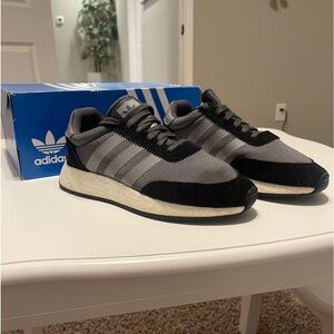 Adidas original Women’s sneakers size 7